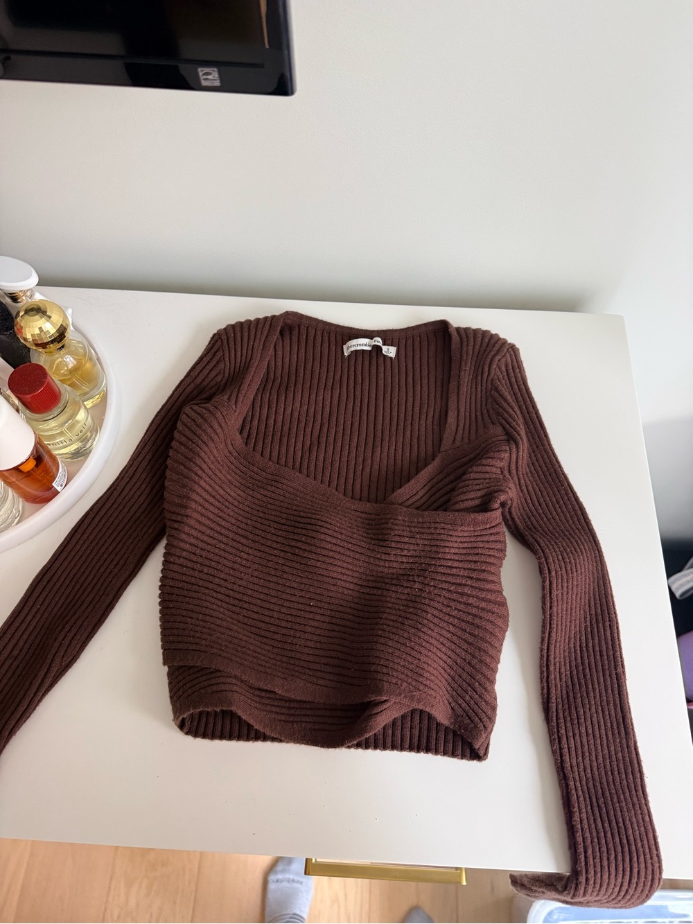Soft A&F Cropped Ribbed Crossover Sweater - Picture 2 of 3